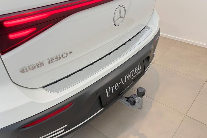 Hvid Mercedes EQB250+ fra 2026