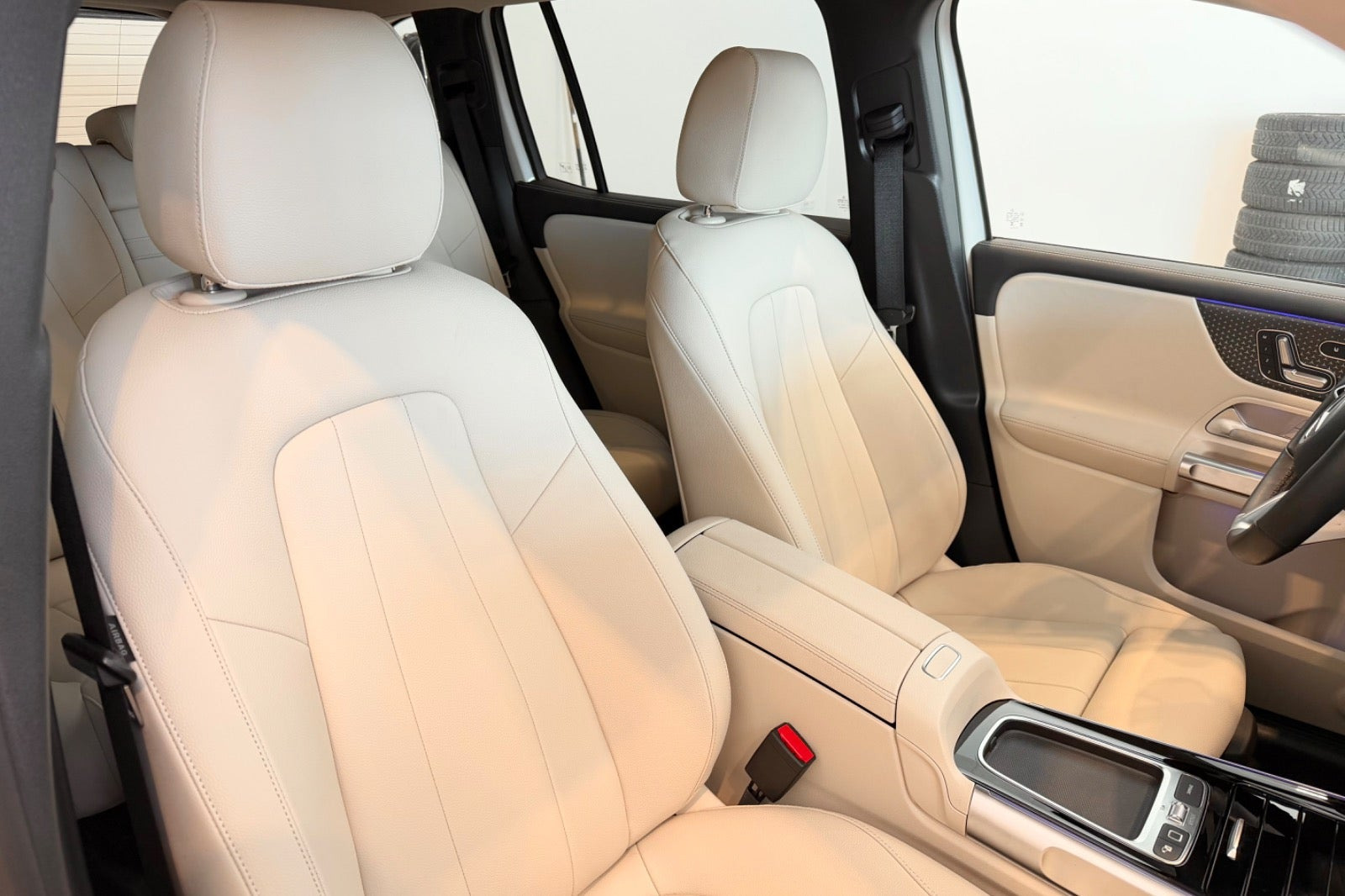 Hvid Mercedes EQB250+ fra 2026