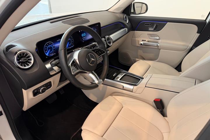 Hvid Mercedes EQB250+ fra 2026