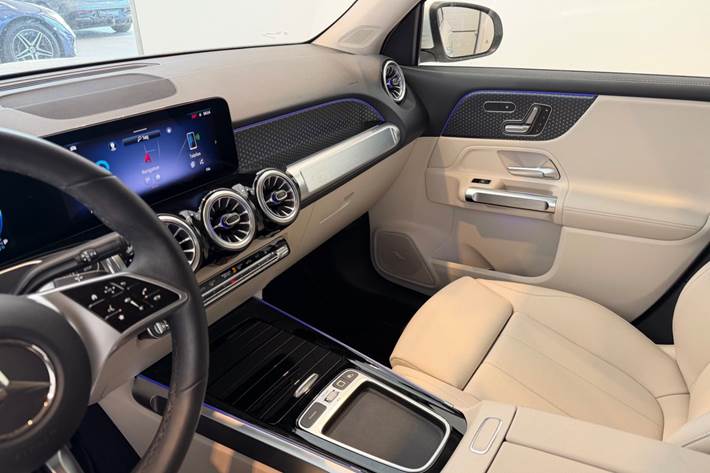 Hvid Mercedes EQB250+ fra 2026