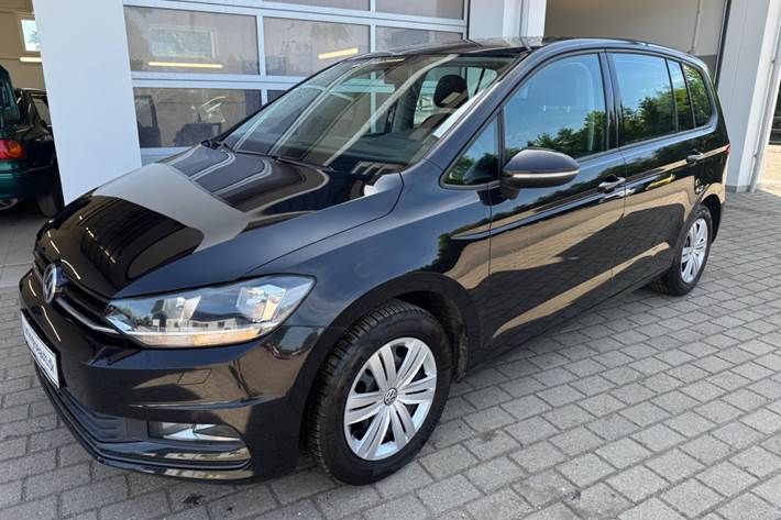 Sort VW Touran fra 2017