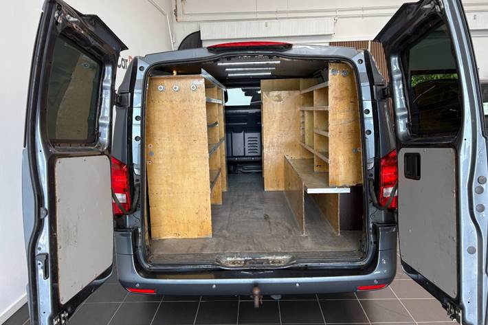 Grå Mercedes Vito 119 fra 2018