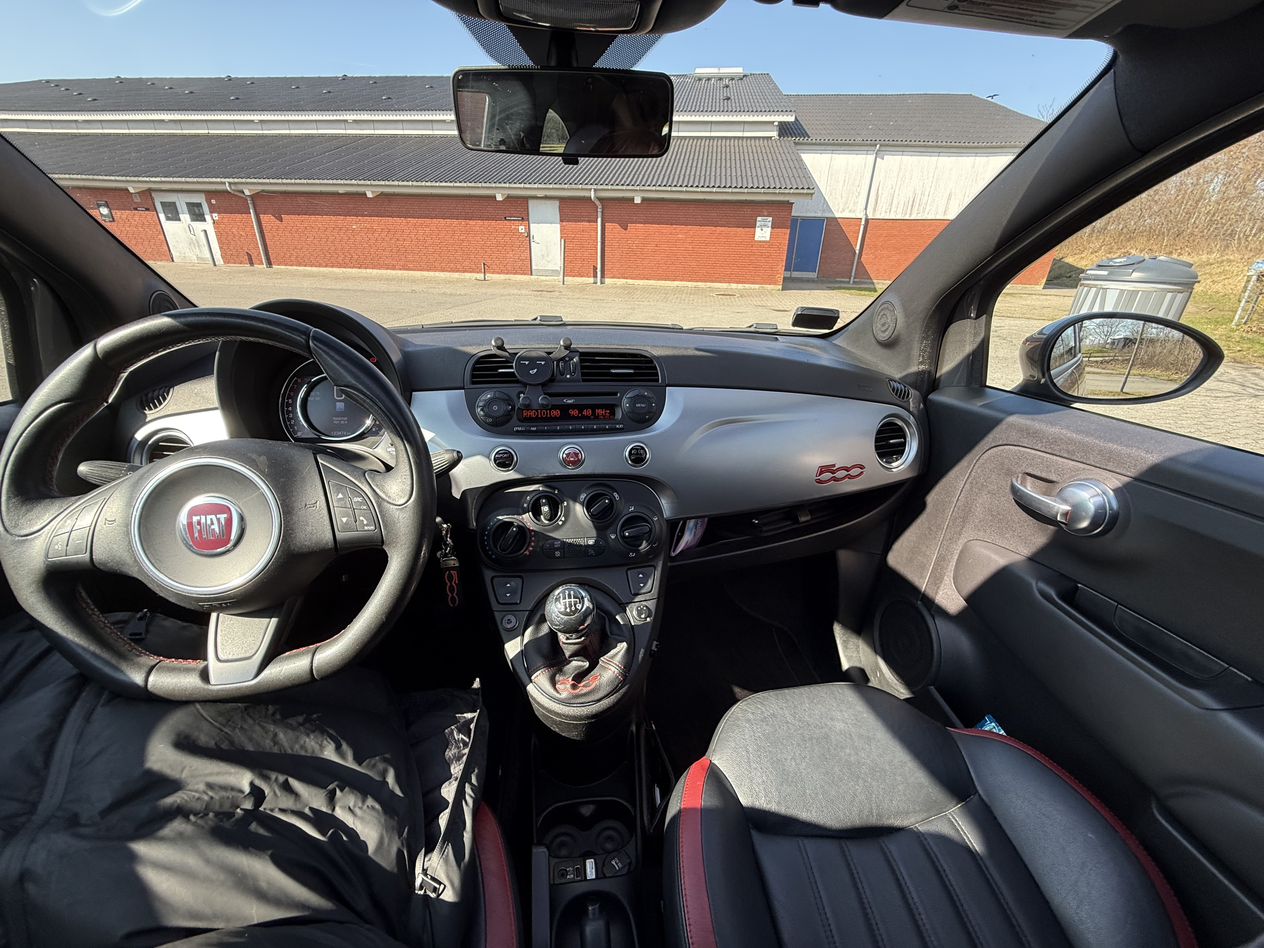 Grå Fiat 500C fra 2014
