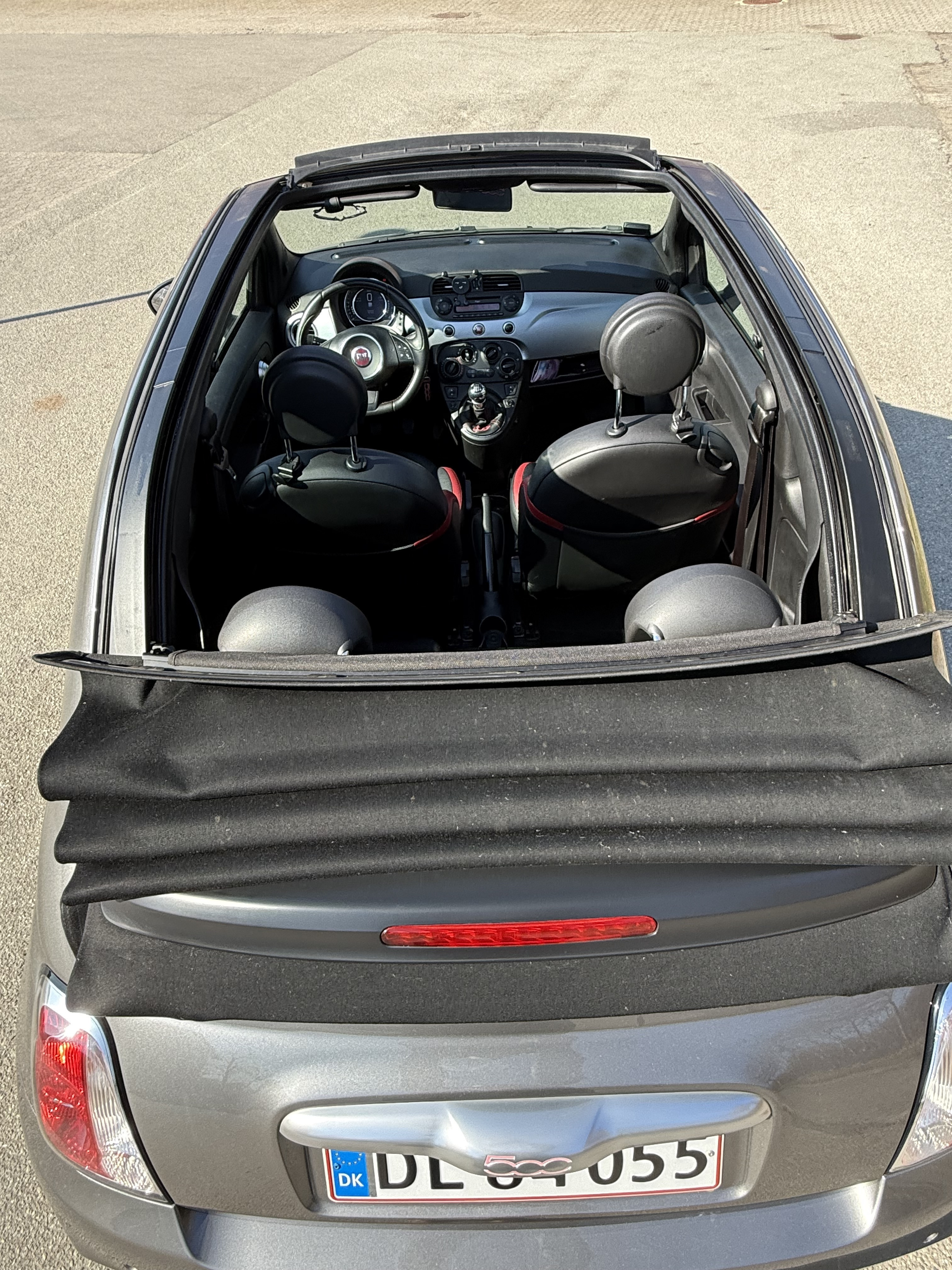 Grå Fiat 500C fra 2014