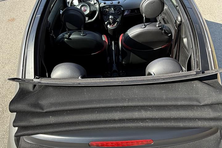 Grå Fiat 500C fra 2014