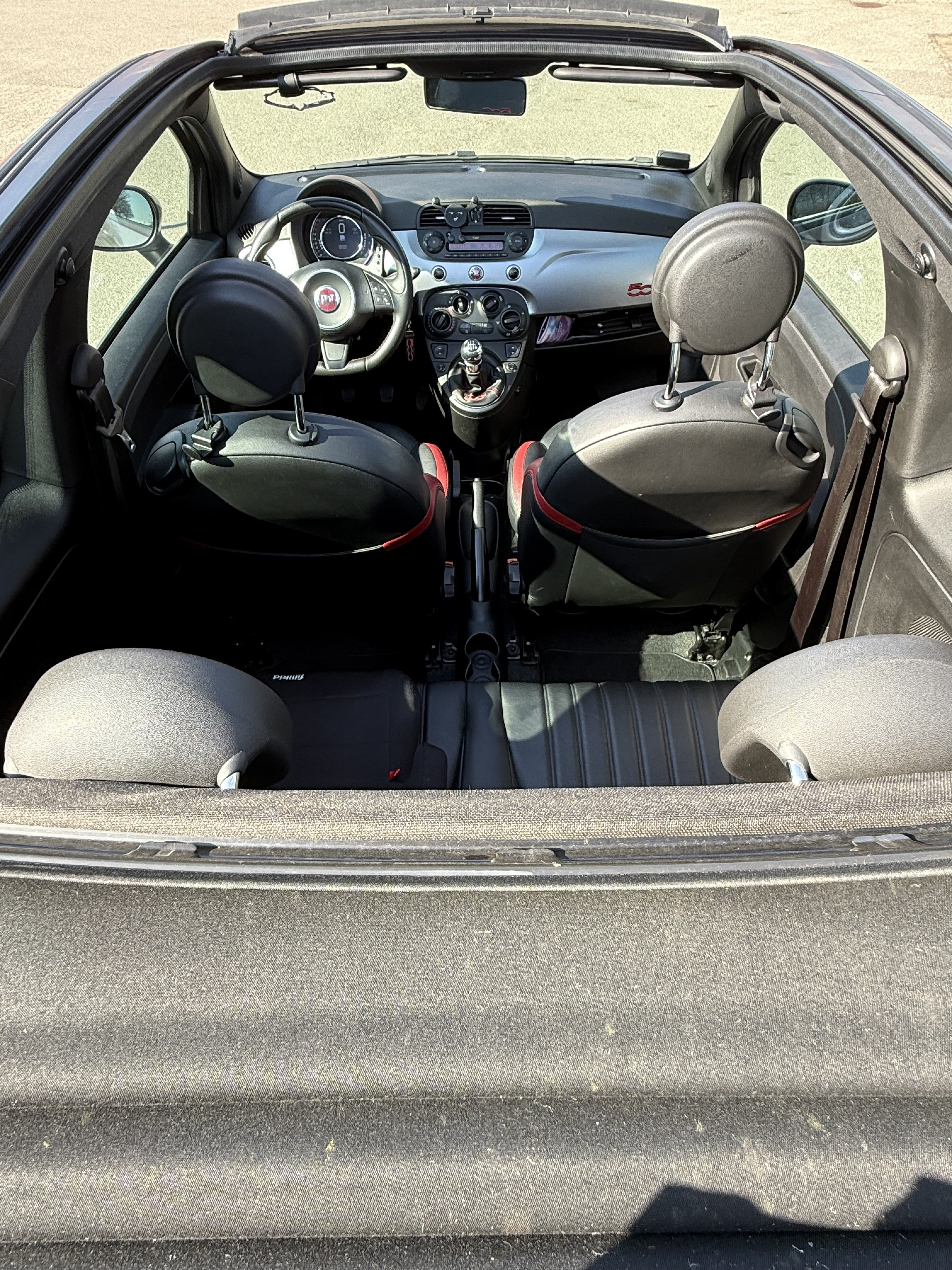 Grå Fiat 500C fra 2014