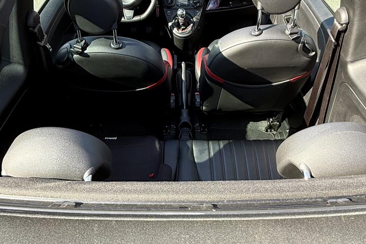 Grå Fiat 500C fra 2014