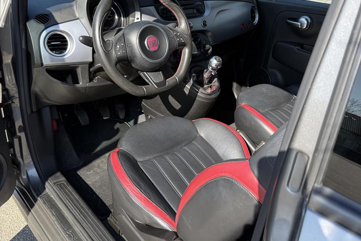 Grå Fiat 500C fra 2014