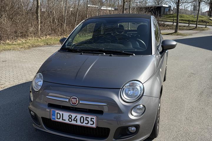 Grå Fiat 500C fra 2014