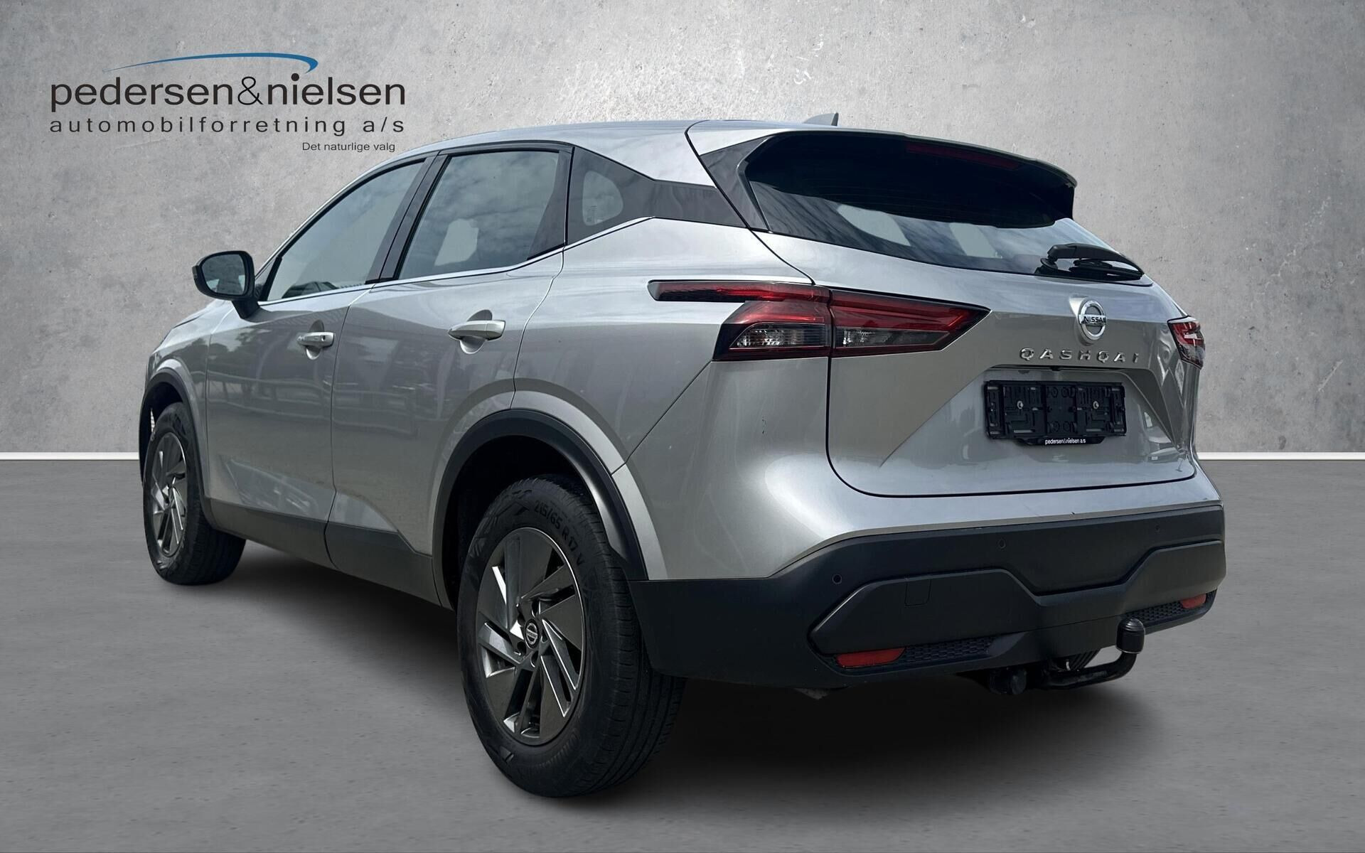 Sølv Nissan Qashqai fra 2022