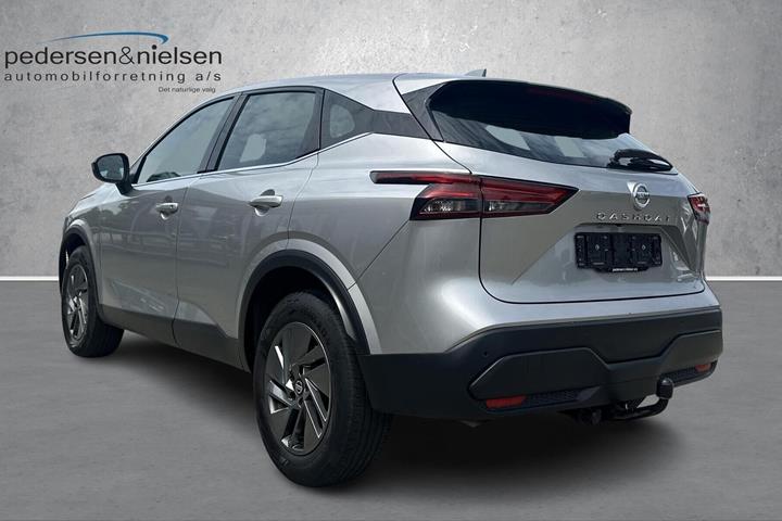 Sølv Nissan Qashqai fra 2022
