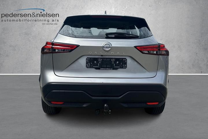 Sølv Nissan Qashqai fra 2022
