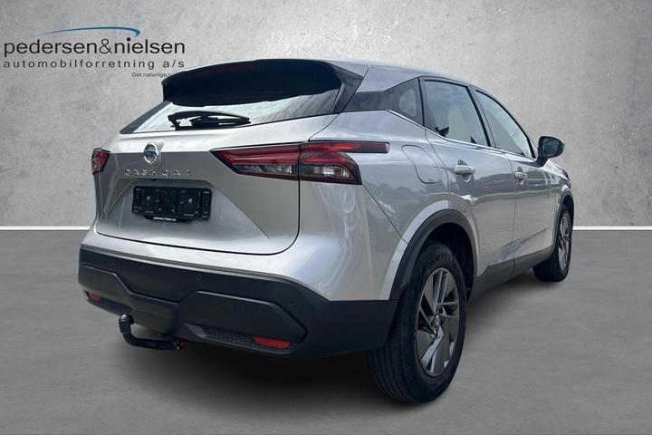 Sølv Nissan Qashqai fra 2022