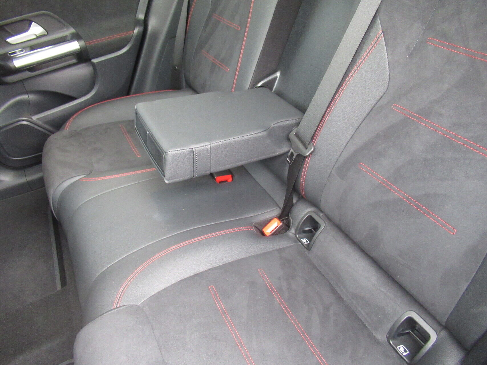Sort Mercedes EQA 250+ fra 2024