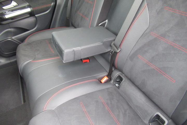 Sort Mercedes EQA 250+ fra 2024