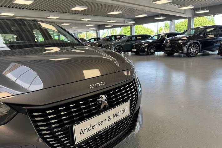 Grå Peugeot 208 fra 2020