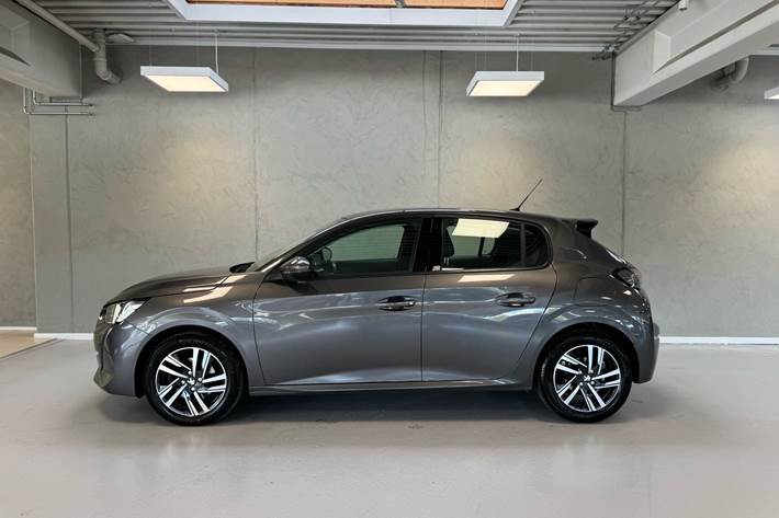 Grå Peugeot 208 fra 2020