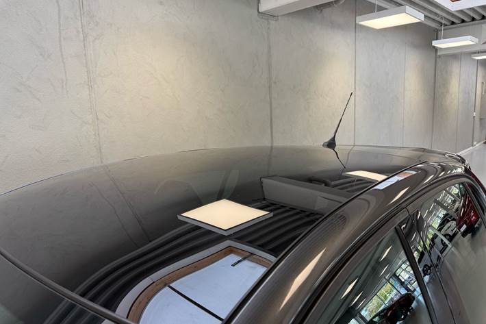 Grå Peugeot 208 fra 2020
