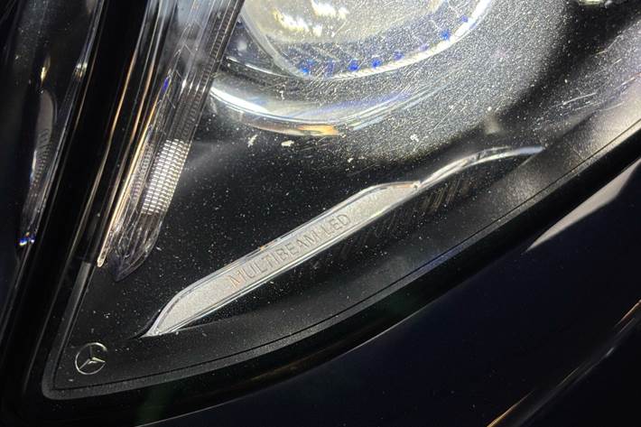 Blå Mercedes E450 fra 2019