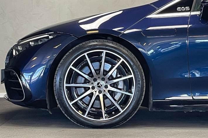 Blå Mercedes EQS 580 fra 2022