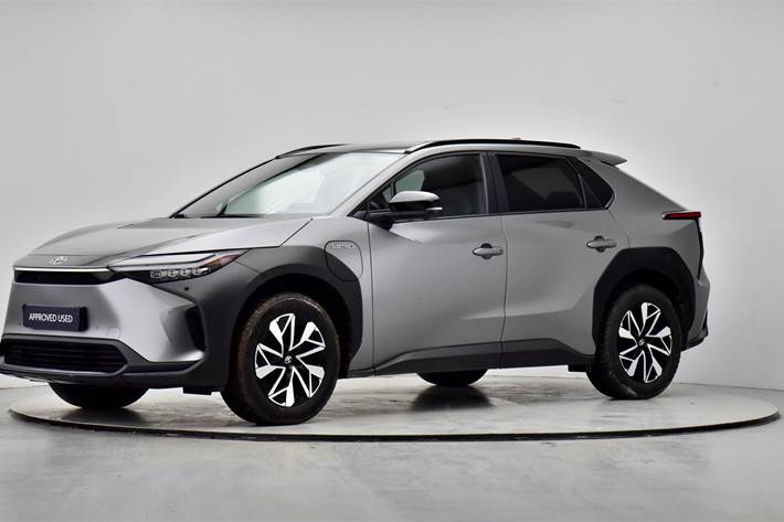 Grå Toyota BZ4X fra 2023
