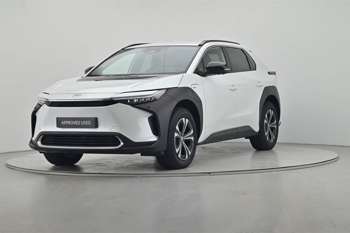 Hvid Toyota BZ4X fra 2025