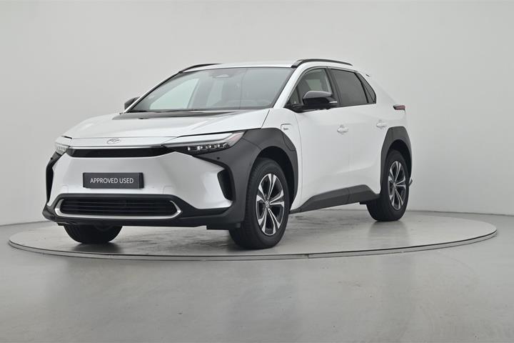 Hvid Toyota BZ4X fra 2025 set udefra