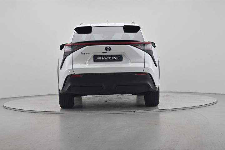 Hvid Toyota BZ4X fra 2025
