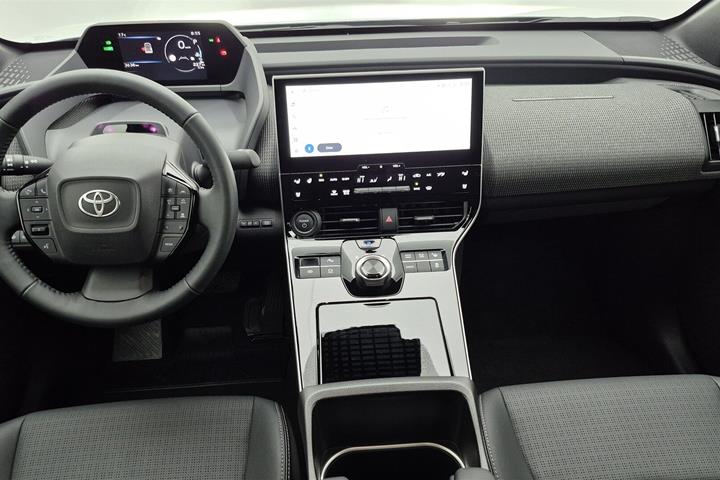 Hvid Toyota BZ4X fra 2025