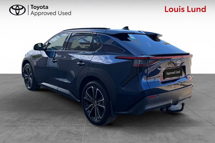 Blå Toyota BZ4X fra 2024