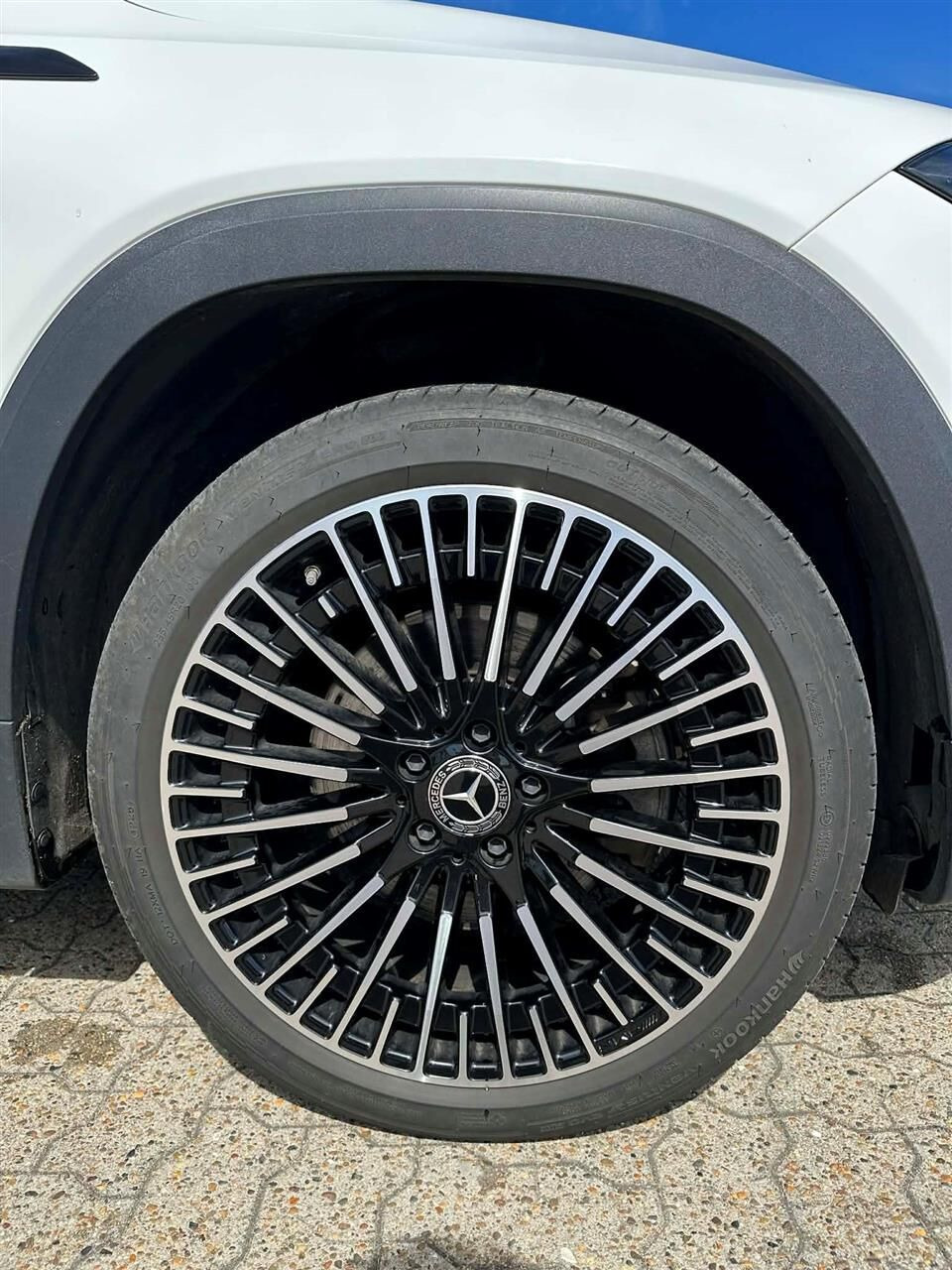 Hvid Mercedes EQB 300 fra 2022