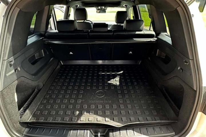 Hvid Mercedes EQB 300 fra 2022