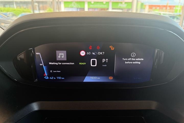 Blå Peugeot e-Rifter fra 2025