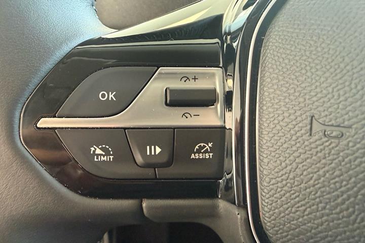 Blå Peugeot e-Rifter fra 2025