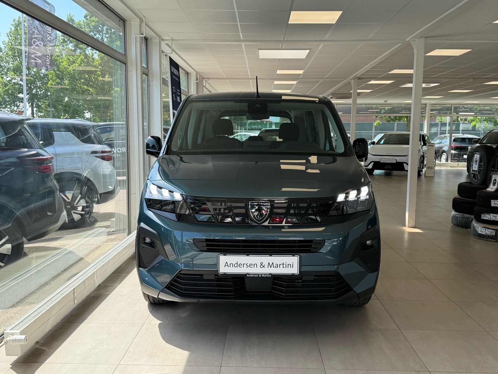 Blå Peugeot e-Rifter fra 2025