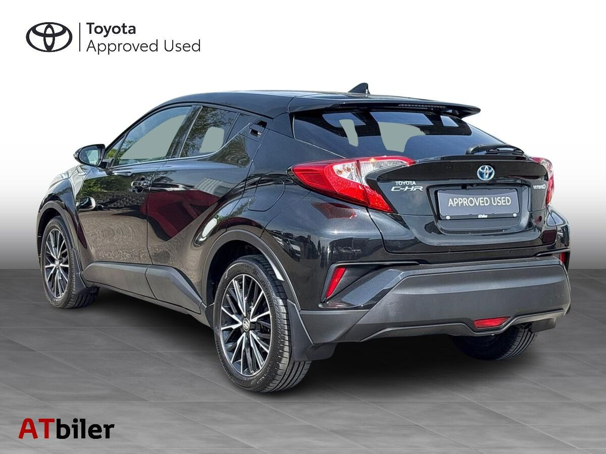 Sort Toyota C-HR fra 2018