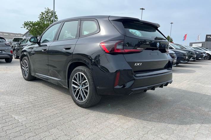 Sort BMW iX1 fra 2024