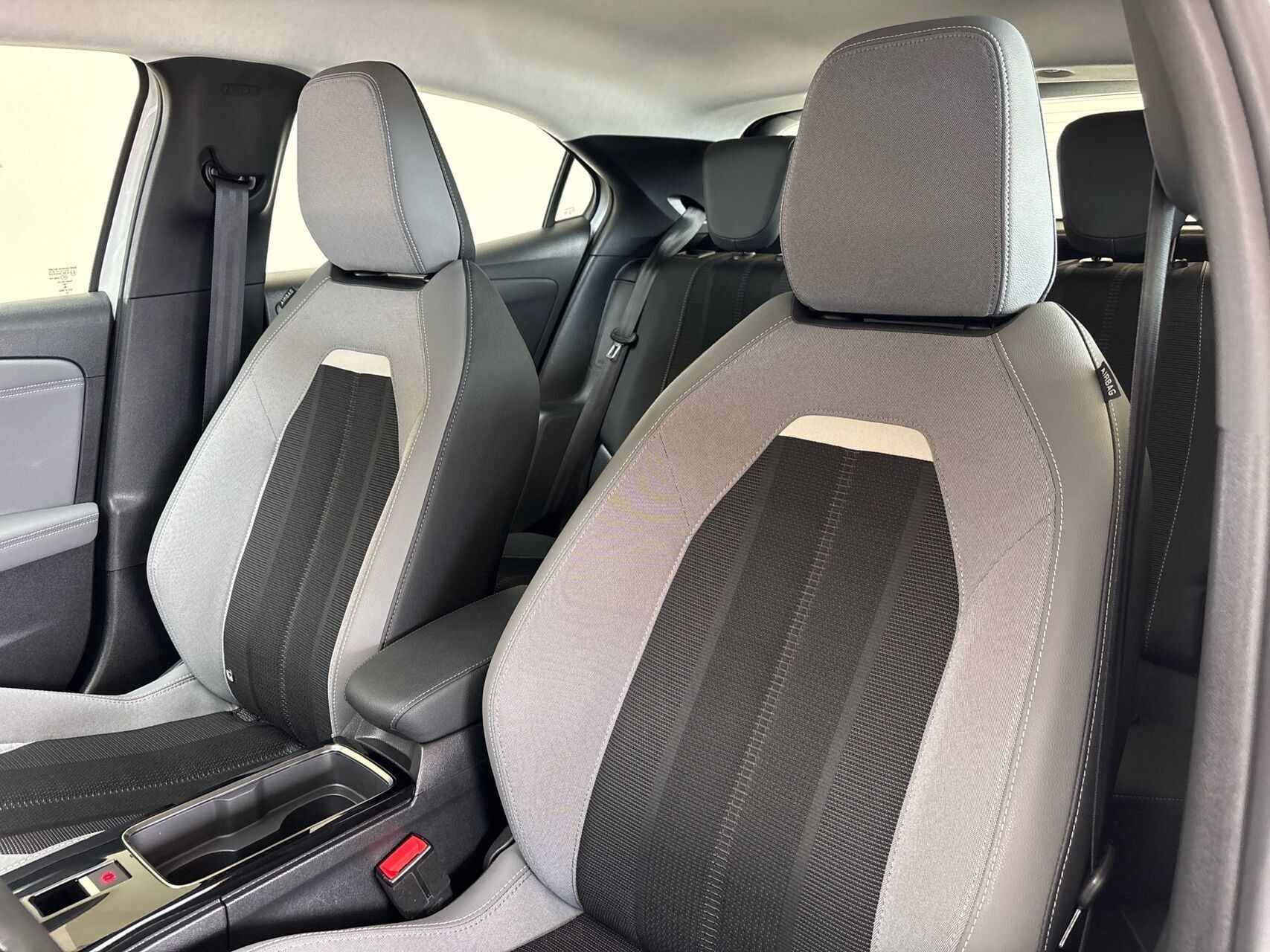 Hvid Opel Mokka-e fra 2022