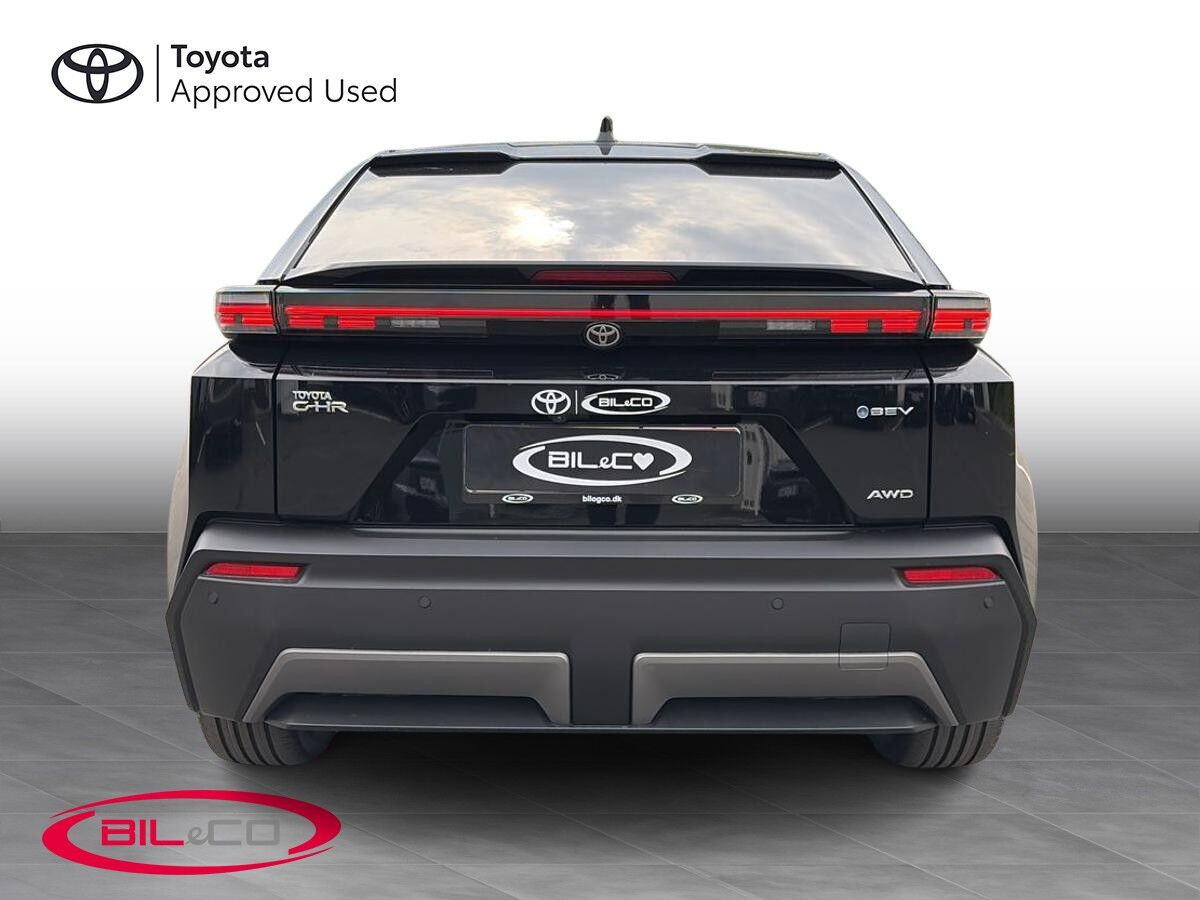 Sort Toyota Toyota C-HR+ fra 2026 set udefra