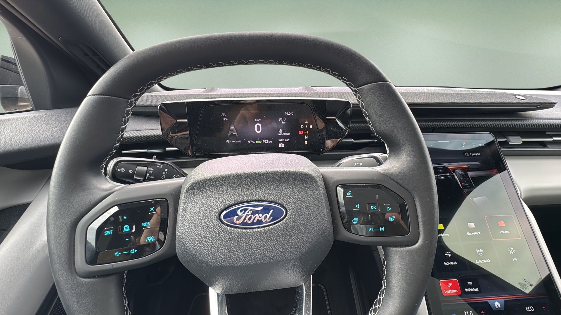 Sort Ford Explorer fra 2025