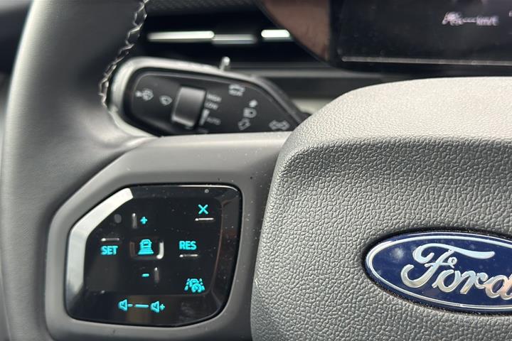 Sort Ford Explorer fra 2025