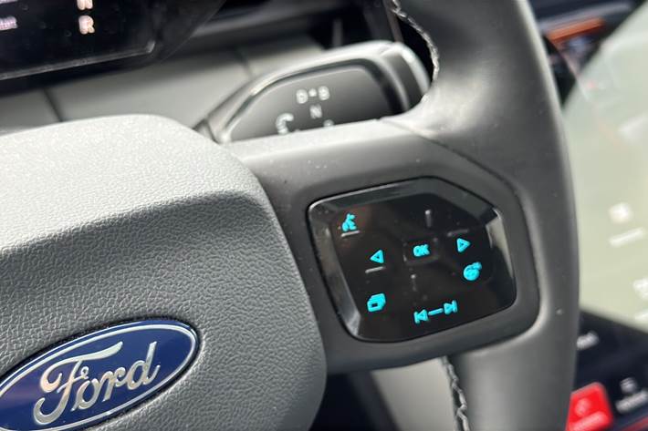 Sort Ford Explorer fra 2025