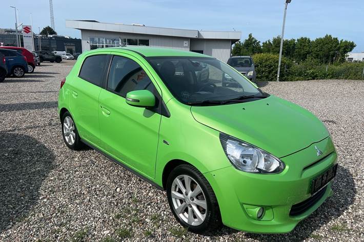 Grøn Mitsubishi Space Star fra 2015