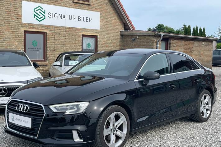Sort Audi A3 fra 2018 set udefra