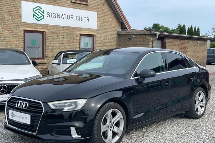 Sort Audi A3 fra 2018 set udefra
