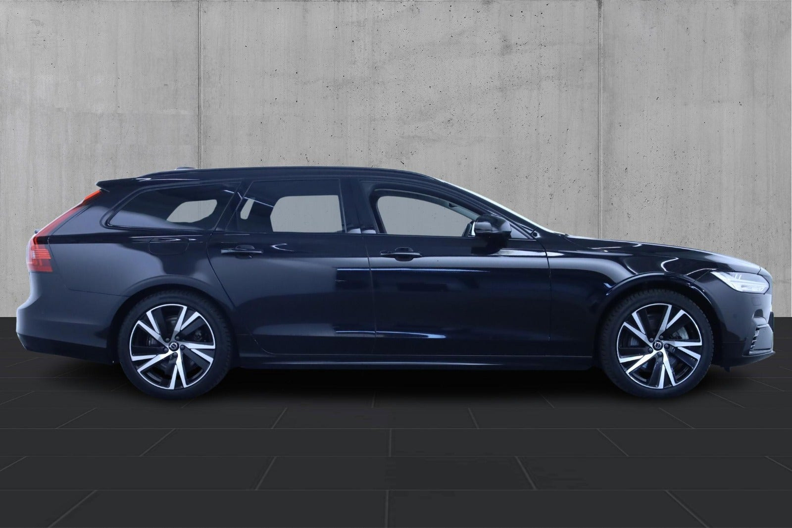 Sort Volvo V90 fra 2023