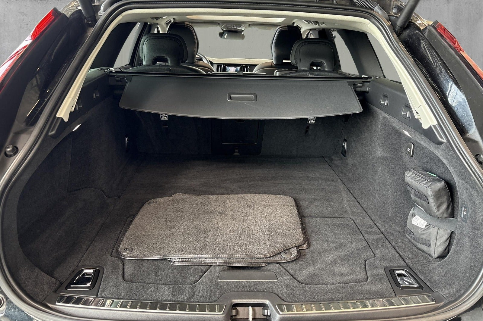 Sort Volvo V90 fra 2023