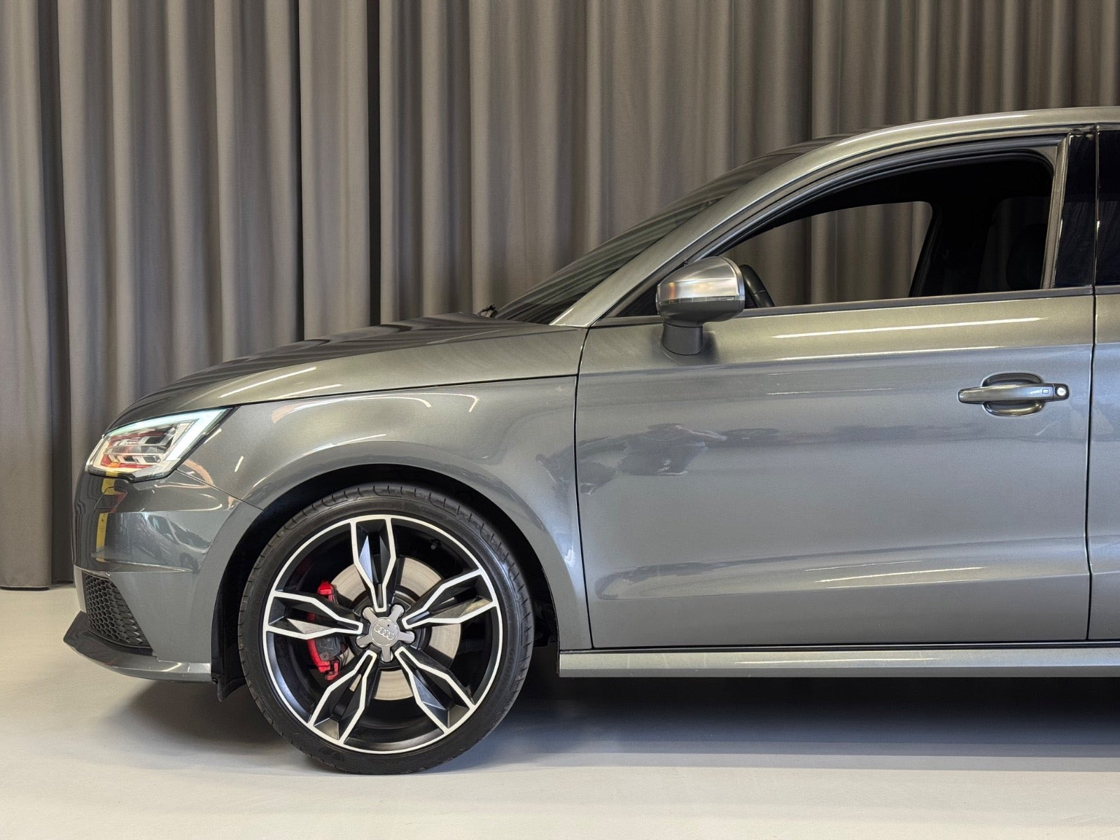 Grå Audi S1 fra 2015