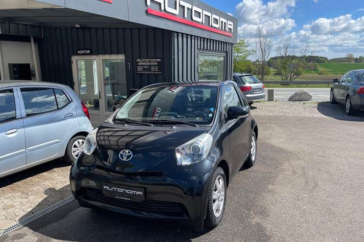 Sort Toyota iQ fra 2010
