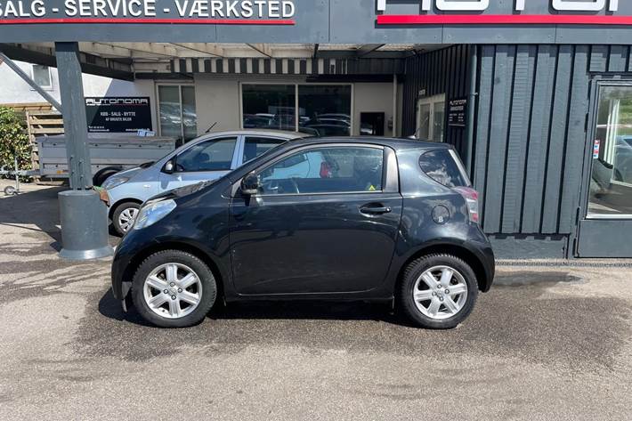 Sort Toyota iQ fra 2010